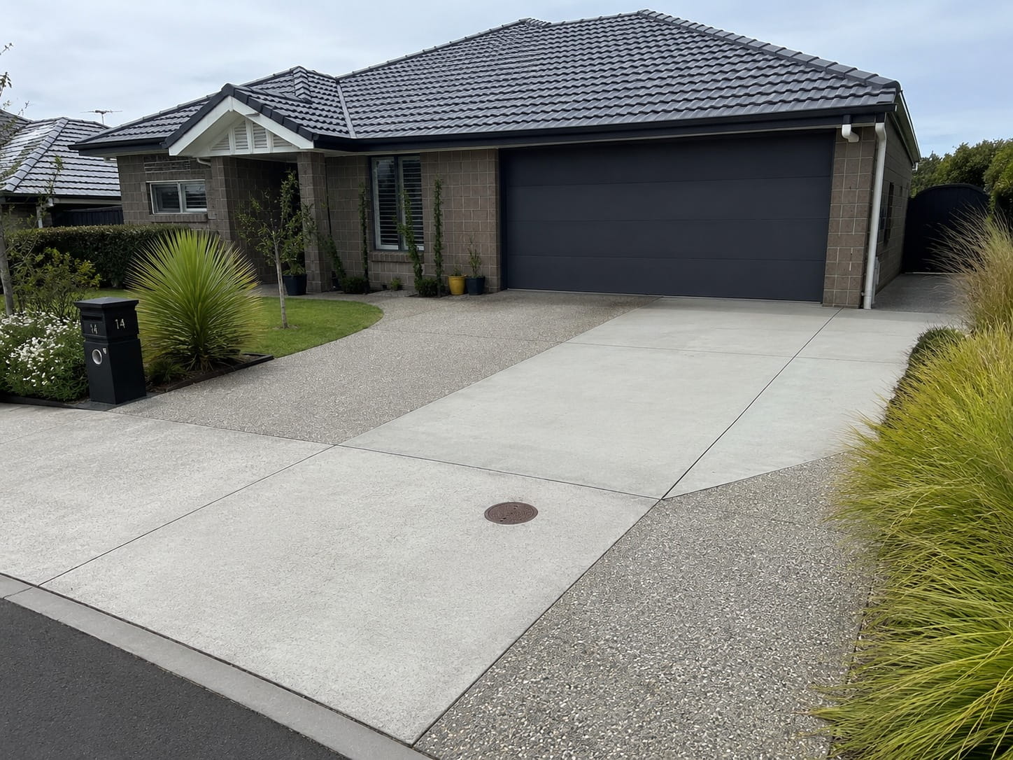 Plain and aggregate combination driveway Auckland